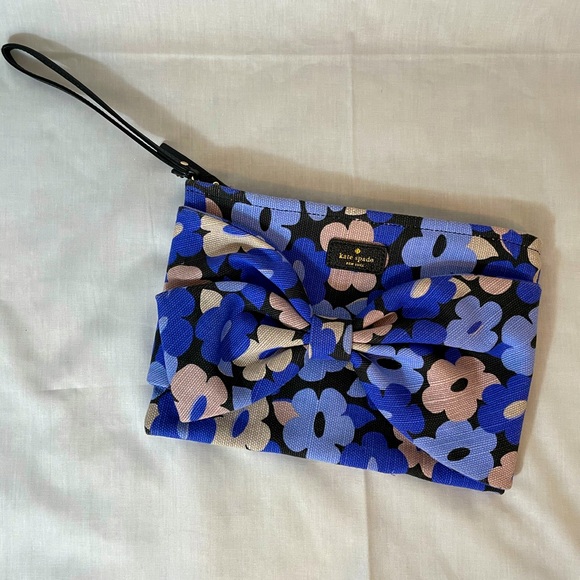 kate spade Handbags - ✨HP✨ Kate Spade Blue Floral Clutch